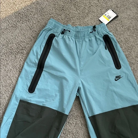 ✅$135 Msrp New Small Nike Tech Pants - Picture 4 of 5